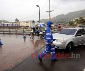 Los puentes que dan acceso a los mercados también serán cerrados para evitar la afluencia de personas. Foto: David Romero/EL HERALDO