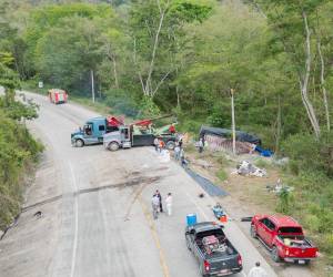 La Alcaldía de Quimistán sigue haciendo trabajos de limpieza en la zona del accidente.