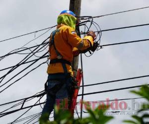 La ENEE cuenta con 1,930,343 clientes, de los que 707,851 están en situación de mora por consumo de energía. Foto: El Heraldo