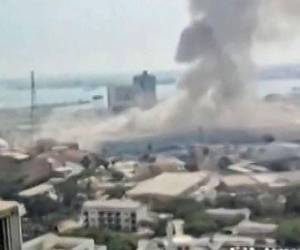 Israel y Estados Unidos lanzaron ataques contra el país persa y se reportaron explosiones en Teherán y otras urbes.