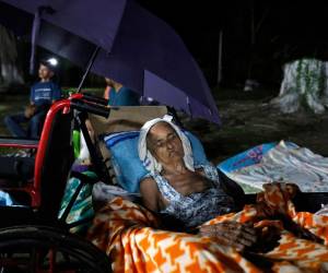 No hay agua, tampoco luz desde hace más de 24 horas en Tonosí, el pueblo más cercano al epicentro del terremoto de magnitud 7,7 ocurrido el viernes en Panamá, que continúa bajo réplicas constantes desesperando a los vecinos, muchos de ellos ahora sin hogar.