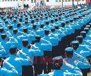 A las filas de la Policía Nacional estarían regresando al menos 2,500 de los 6,000 policías depurados durante los últimos seis años.