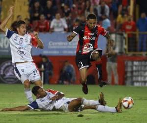Henry Figueroa recibió tarjeta amarilla en el partido ante San Carlos. (Foto: Twitter @LDA)