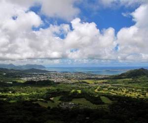 En cada uno de los helicópteros se transportaban seis personas.