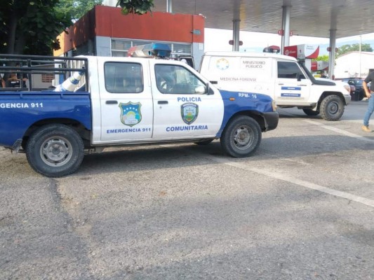 El guardia de seguridad de la estación gasolinera acabó con la vida de los dos supuestos delincuentes.