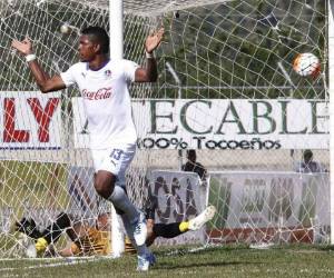Carlo Costly celebra su anotación ante Real Sociedad.