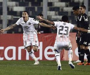 Carlos Carmona celebra una de las anotaciones de Colo Colo ante Corinthians. Foto: Agencia AFP