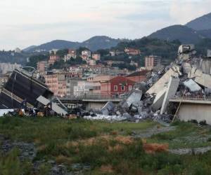 Los cuerpos de socorro evacuaron a unos 16 heridos, 12 de los cuales se encontraban en estado grave y se habla de una decena de desaparecidos. Foto: AFP