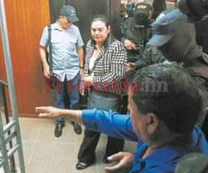 La ex primera dama Rosa Elena Bonilla de Lobo junto a su cuñado y su exsecretario son acusados por cometer varios delitos.