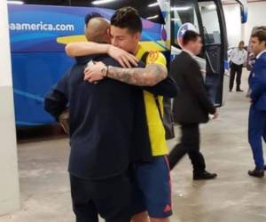 Vidal y James se abrazaron tras culminar el duelo. Foto cortesía Instagram