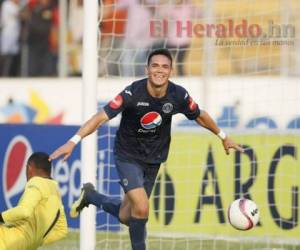 Roberto Moreira está teniendo una gran tarde en el estadio Nacional de Tegucigalpa. Foto: Johny Magallanes / El Heraldo