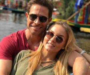 Sebastian Rulli junto a su pareja Angelique Boyer; esta ha sido una de las relaciones más estables de la farándula mexicana.