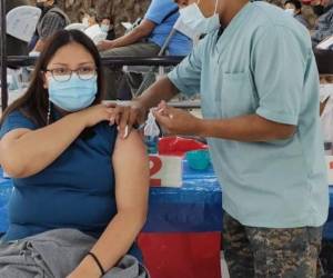 El retraso ha provocado un desgaste en el gobierno y decenas de organizaciones sociales, educativas y humanitarias han pedido públicamente la renuncia de Giammattei. Foto Twitter @GuatemalaGob