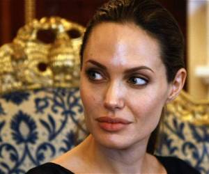 La actriz Angelina Jolie optó por extirparse ambas mamas por su propensión a esta enfermedad.