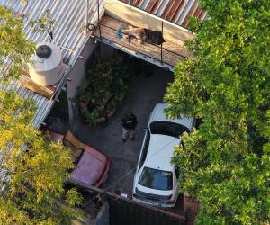 Agentes de la ATIC ejecutan uno de los allanamientos contemplados en la Operación Hestia contra una estructura investigada por lavado de activos. Aquí las imágenes del operativo que se desarrolla en tres ciudades de manera simultánea.
