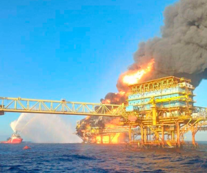 Incendio en la planta de Pemex.
