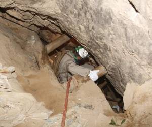 Los bomberos hacen todo lo posible para rescatar a los 11 mineros. (Foto: Marvin Salgado)