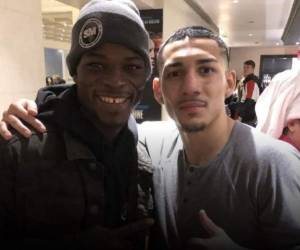 En esta foto, compartida por Richard Commey en sus redes sociales, el ghanés posa junto al boxeador catracho Teófimo López.