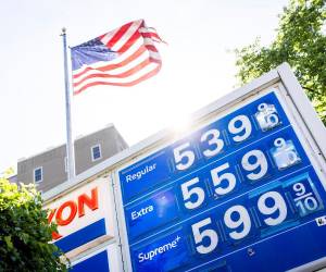 Los impuestos federales incluyen gravámenes de 18,3 centavos por galón para la gasolina.