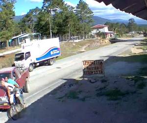 El incidente que pudo ser trágico ocurrió en un tramo de la carretera que conduce al municipio de Gracias en Lempira.