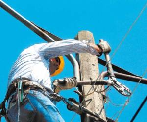 Más de 9,300 millones de lempiras le adeudan a la ENEE.