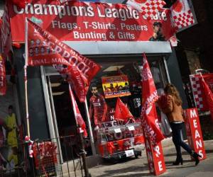 Los aficionados del Liverpool y Tottenham se preparan para estar presentes en la final de la Champions. Foto: Agencia AFP.