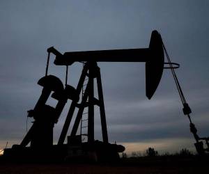 El Texas supera los 91 dólares tras extender Trump el alto el fuego y el bloqueo de Ormuz.