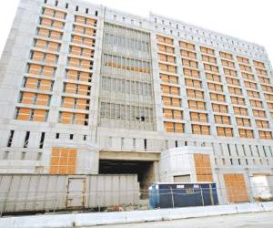 El edificio de más de diez niveles del Centro de Detención Metropolitano de Brooklyn.