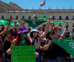 El proyecto para despenalizar el aborto durmió en el Congreso durante dos años y medio y recién se reactivó cuando en diciembre de 2020 se aprobó una ley similar en Argentina. Foto: AFP
