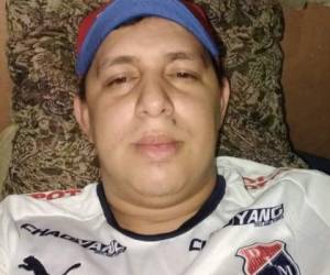 El cuerpo de Carlos Abraham Domínguez Aguilera quedó en la acera, cerca de su vehículo, en una calle de la Modesto Rodas Alvarado.