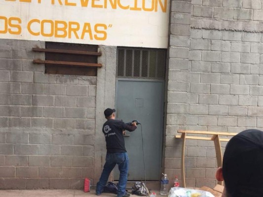 La Dirección Nacional de Fuerzas Especiales tuvo que remover la puerta de acceso para capturar a los menores.