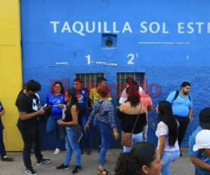 Desde tempranas horas, los aficionados de Motagua llegaron al Estadio Nacional. (Fotos: Ronal Aceituno / EL HERALDO)