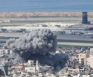 Las autoridades detuvieron a 93 supuestos alborotadores monárquicos, espías y terroristas en varias provincias del país en una oleada de arrestos durante la guerra.