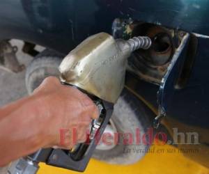 La recuperación de las economías está reactivando el consumo de carburantes, lo que eleva los precios, según expertos. Foto: El Heraldo