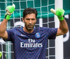 El veterano italiano Gianluigi Buffon, portero del PSG de Francia.