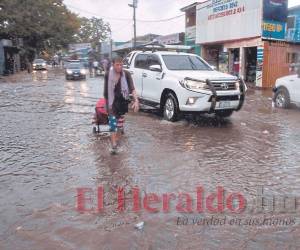 El paso de un frente frío ha dejado fuertes lluvias en la zona norte.