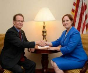 Antes de partir de Honduras James Nealon nombró a Heidi Fulton como la representante de EEUU ante Honduras hasta el nombramiento de un nuevo embajador. Foto: Twitter