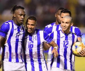 Los jugadores de la Selección de Honduras celebrando un gol en el amistoso ante Chile en San Pedro Sula.
