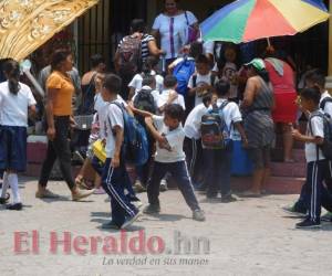 La formación de niños con capacidades especiales representa un reto para los docentes en las diferentes aulas de clases. Foto: EL HERALDO