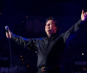 “El Divo de Juárez” acomodó un poco la letra durante su emblemático concierto en el Palacio de Bellas Artes (1990) para reforzar que fue a su mamá a quien dedicó la canción.