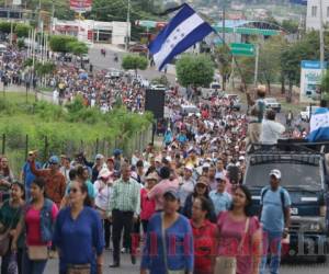 Médicos y maestros piden la derogación de los decretos. Foto: Efraín Salgado / EL HERALDO