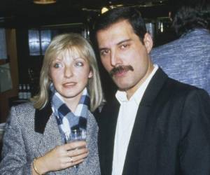 Freddie Mercury junto a Mary Austin, quien fue su primera pareja. Foto: Especial