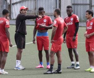 El asistente técnico del León aseguró que el Olimpia no cambiará su forma de juego para este compromiso....