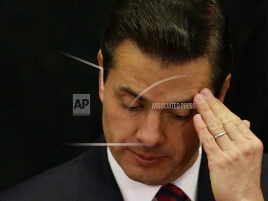 El presidente mexicano Enrique Peña Nieto durante un acto público por el Día de la Mujer, en la residencia oficial de Los Pinos el 7 de marzo de 2018. (AP Foto/Rebecca Blackwell, File).