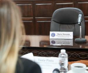 La audiencia inició tras la presentación de un recurso de amparo por parte del magistrado antes de la sesión.