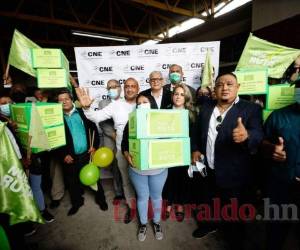 Los partidos emergentes desfilaron en su momento por el CNE entregando bajo un ambiente de fiesta cívica sus planillas de candidatos a cargos de elección popular. Foto: El Heraldo