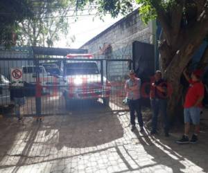 El joven fue encontrado sin vida en un taller de la colonia Hato de Enmedio. Foto: Estalin Irías/ EL HERALDO