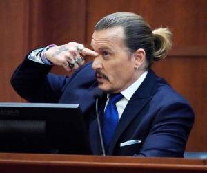 Los abogados de Heard preguntaron mucho a Depp sobre su consumo de drogas y alcohol, durante los tres días que estuvo en el banquillo de los testigos.