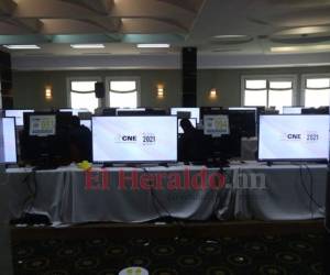 En los búnkeres donde se procesarán los resultados no se lograban escanear las actas ayer y no hubo resultados.