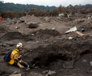 El volcán de Fuego en Guatemala ha dejado 110 muertos, 57 lesionados y al menos 197 desaparecidos. Foto: Agencia AP